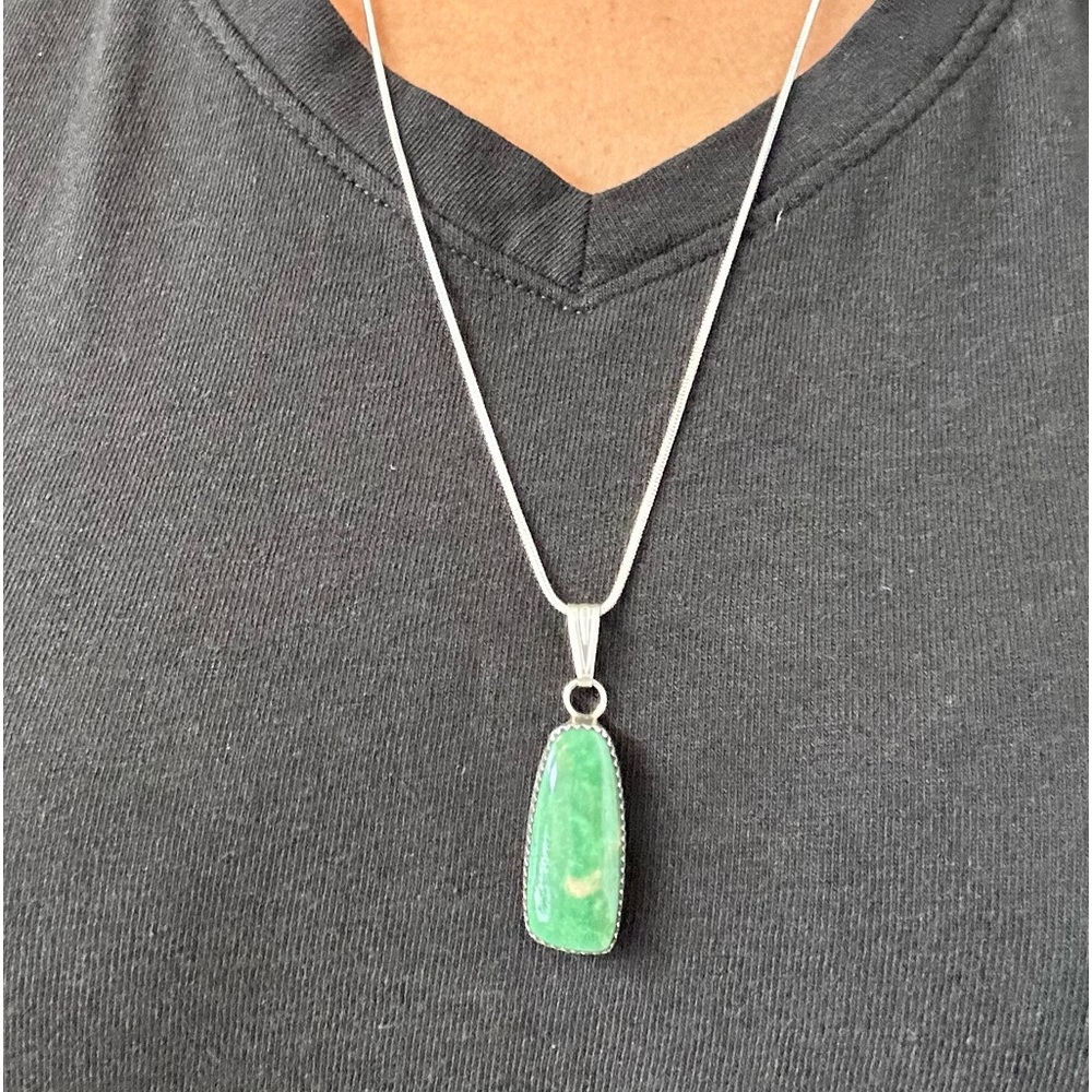 𝅺STERLING SILVER 925 Green turquoise Pendant. (Free necklace included)